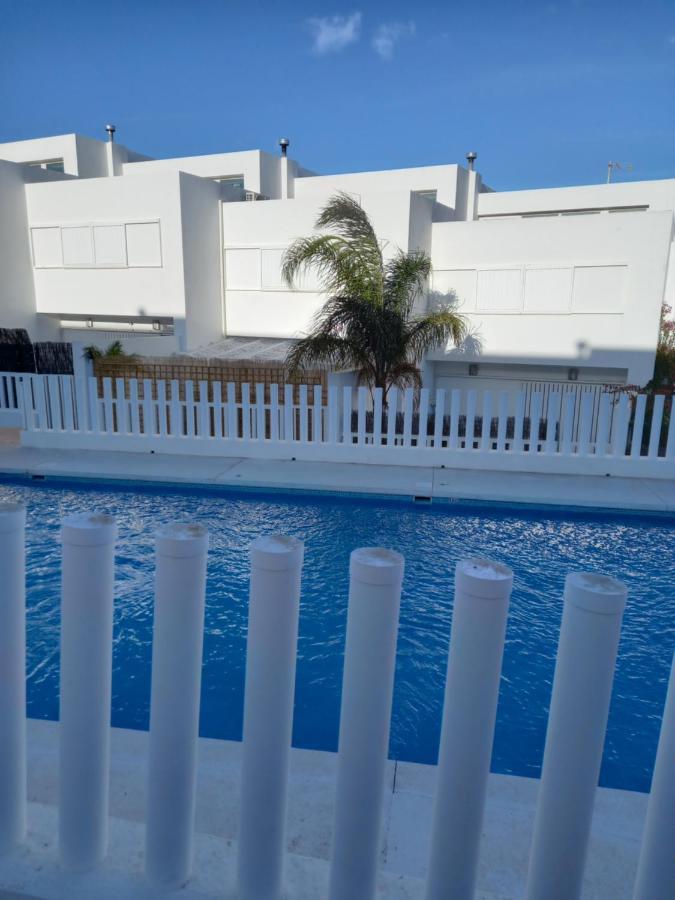 A Levante Conil- Solo Familias Y Parejas Кониль-де-ла-Фронтера Экстерьер фото